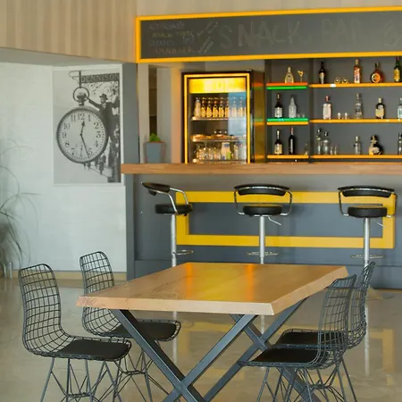 Acem Hotel 2*